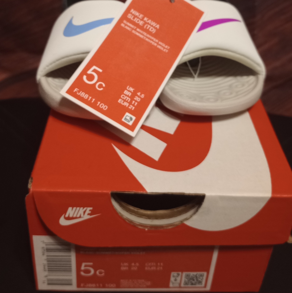 Nike Kawa kids slides